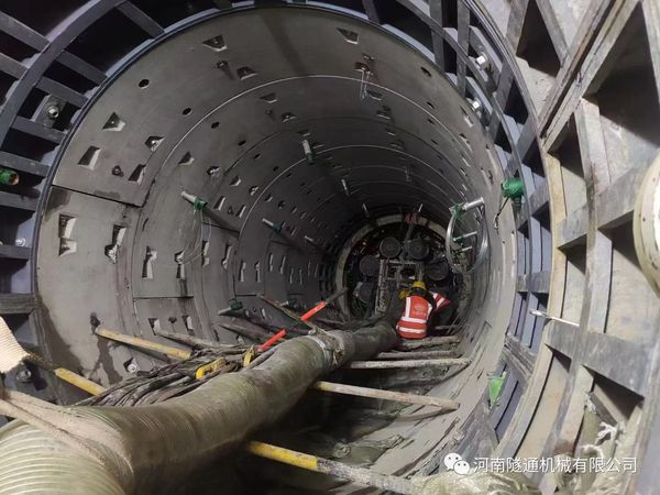 热烈祝贺郑州地铁12号线21.4米长富水细砂层机械法联络通道顺利贯通!(图6) 热烈祝贺郑州地铁12号线21.4米长富水细砂层机械法联络通道顺利贯通!(图6)