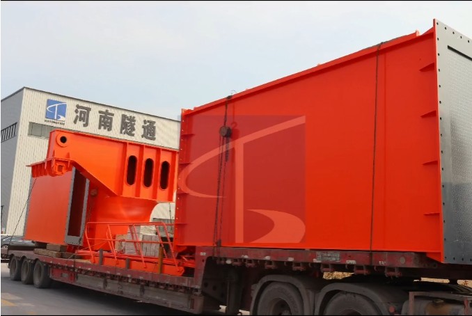 由河南隧通机械有限公司制造的650t桥门式两用起重机金日发货(图1) EC1B04867FB9C9D153A3F78556742912.JPG